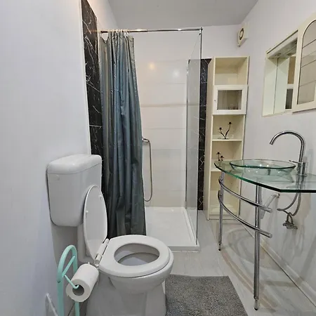 Franceza Street 3bedroom Daire *