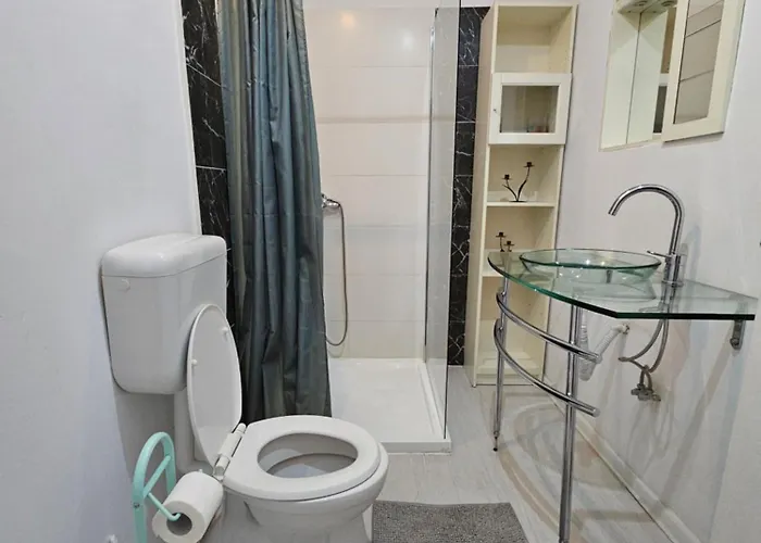 Franceza Street 3bedroom Διαμέρισμα *